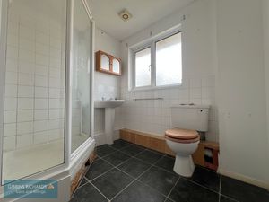 Shower room- click for photo gallery